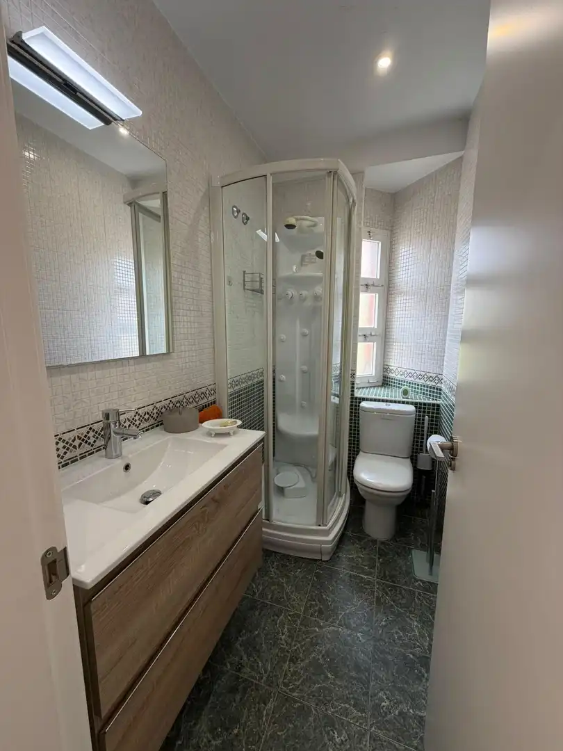Baño de Piso de alquiler en Madrid con Aire acondicionado, Calefacción y Parquet