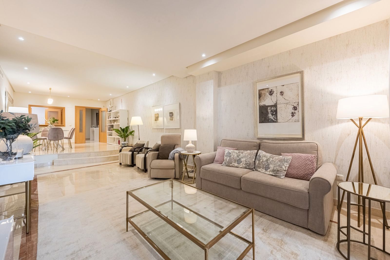 Sala d'estar de Pis en venda en Marbella amb Aire condicionat, Terrassa i Traster