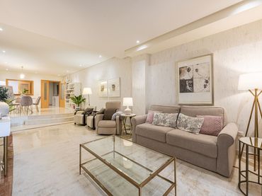 Piso con balcón en venta en Calle las Mimosas 5