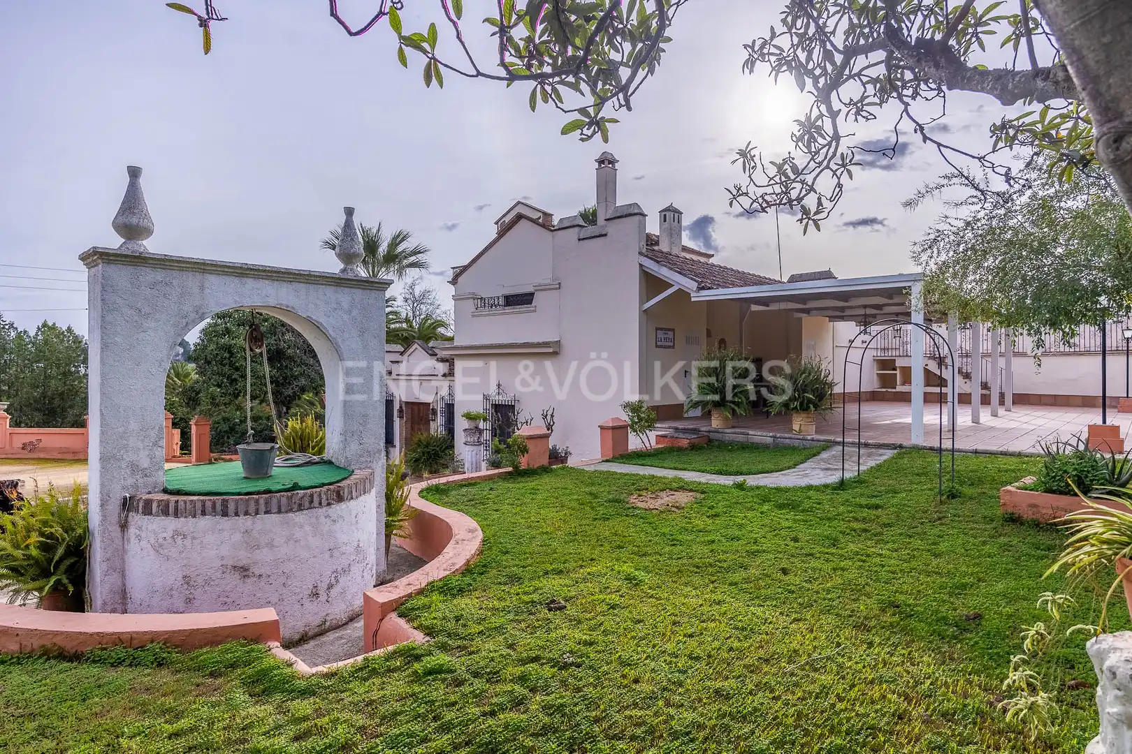 Vista exterior de Finca rústica en venta en Olivares con Calefacción, Jardín privado y Piscina