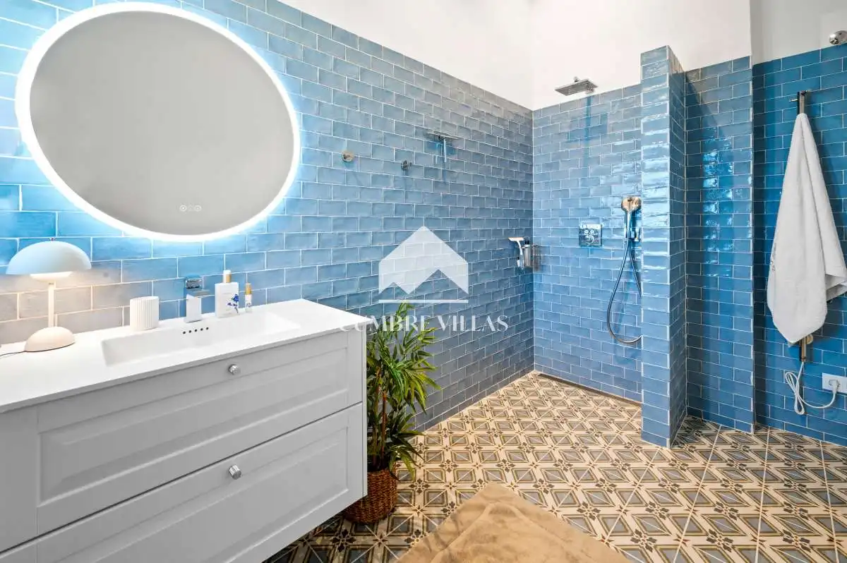 Bathroom of Houses for sale in Almuñécar  with Private garden, Terrace and Storage room