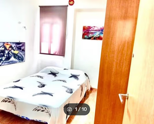 Bedroom of Flat to share in Canals  with Air Conditioner, Furnished and Oven