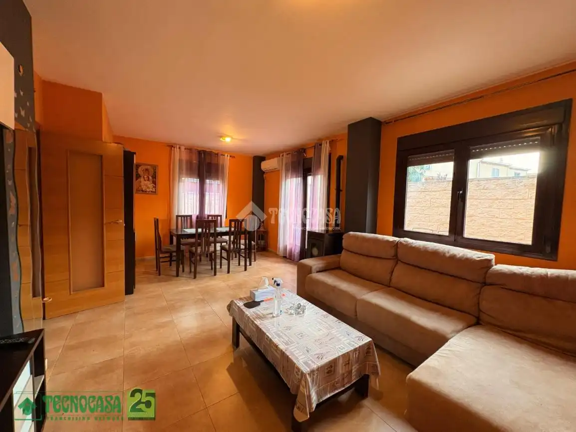 Sala d'estar de Casa adosada en venda en Villatobas amb Aire condicionat i Calefacció