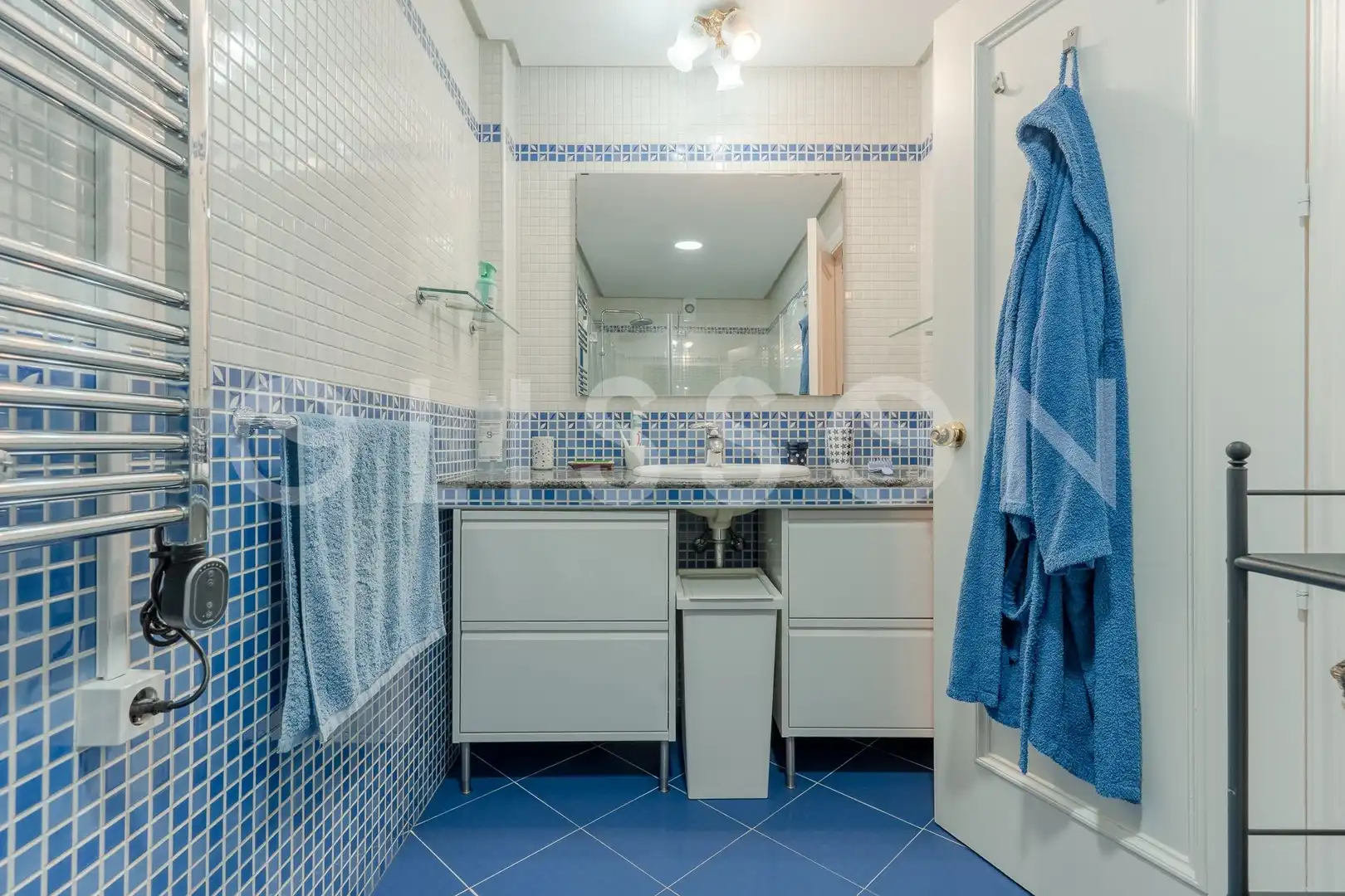 Bathroom of Flat for rent in Madrid  with Storage room and Community pool