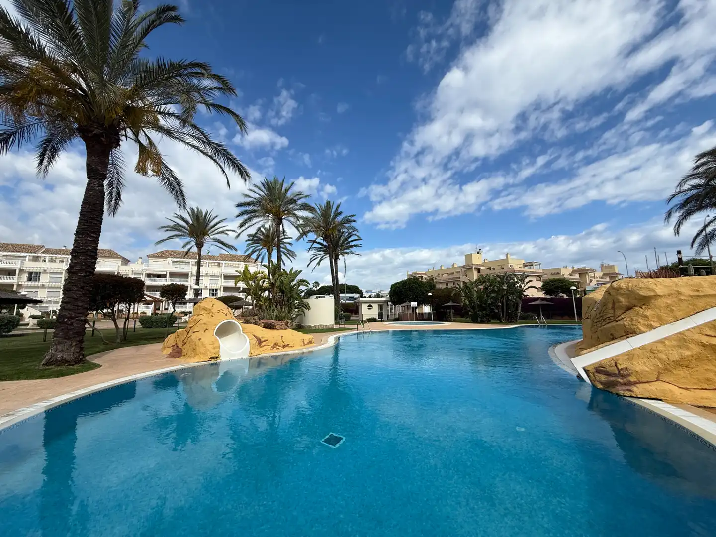 Piscina de Apartament en venda en Dénia amb Aire condicionat, Calefacció i Terrassa