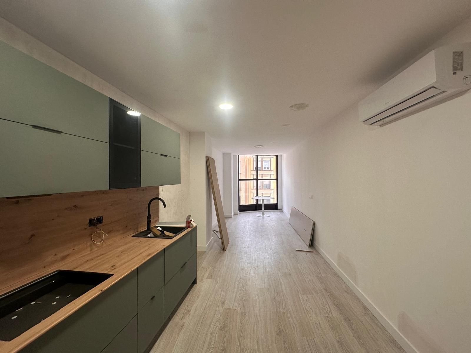 Office for sale in  Valencia Capital  with Air Conditioner
