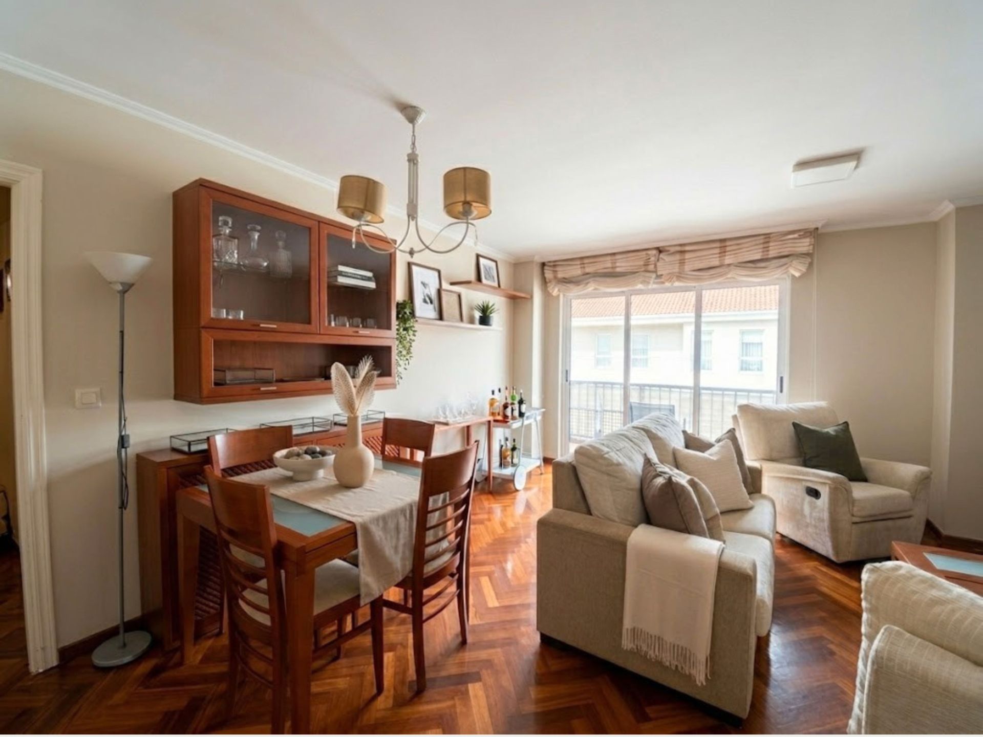 Wohnzimmer von Wohnung zum Verkauf in Ames mit Heizung, Parkett und Terrasse