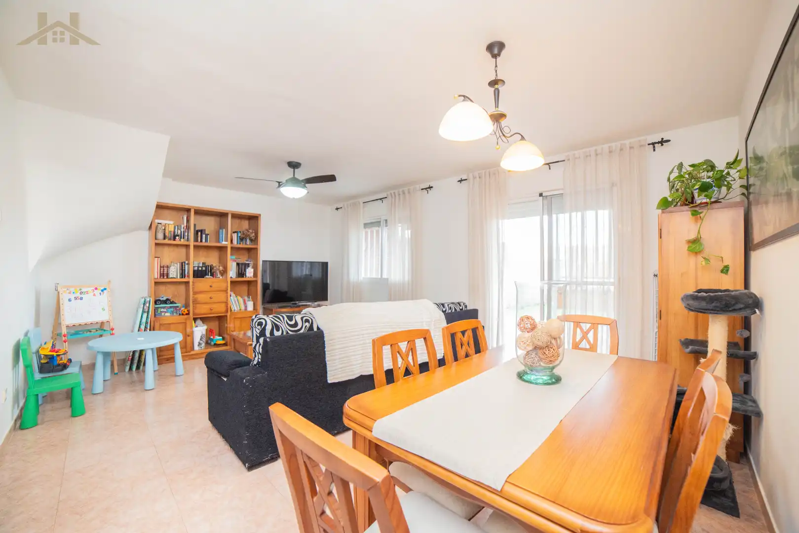 Sala de estar de Casa adosada en venta en Ciempozuelos con Aire acondicionado, Calefacción y Jardín privado