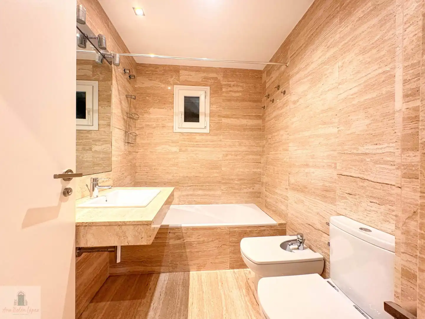 Bathroom of Flat for rent in Badajoz  with Air Conditioner and Heating