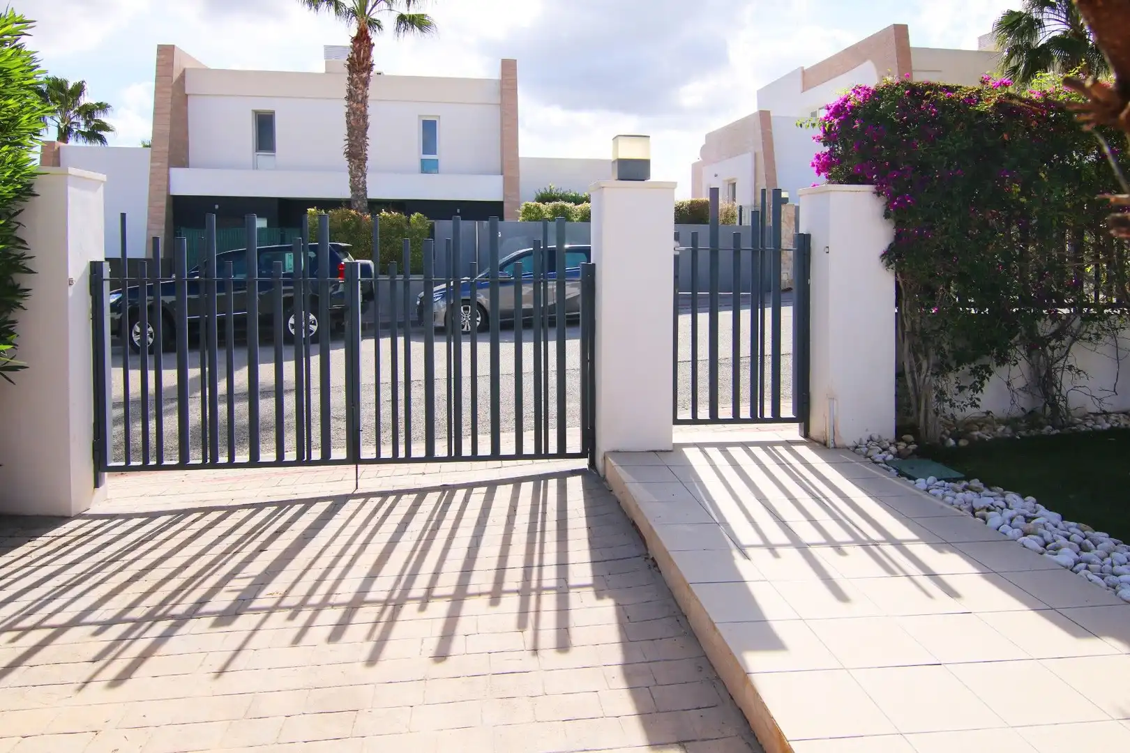 Detached house with terrace for sale in Calle Catral