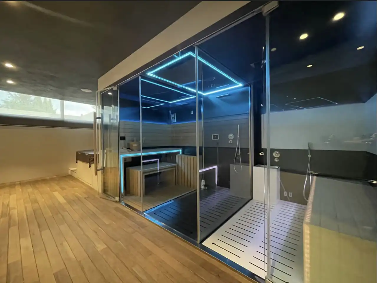 Bathroom of Houses for sale in Figueres  with Private garden, Terrace and Swimming Pool