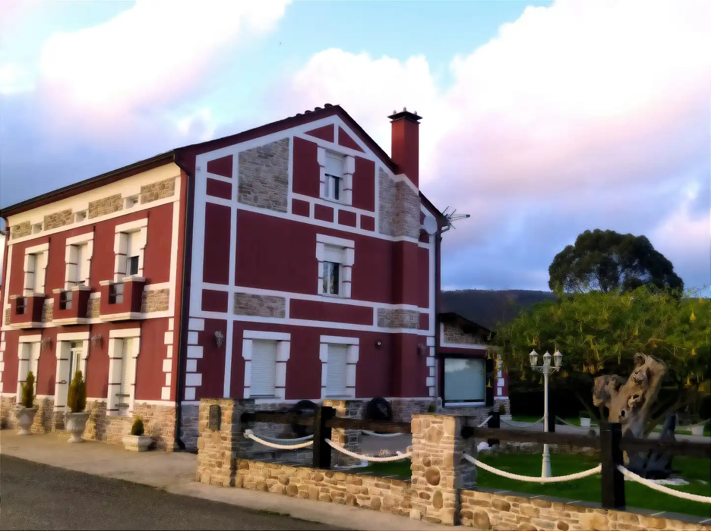 Vista exterior de Casa adosada en venta en Foz con Calefacción, Jardín privado y Terraza