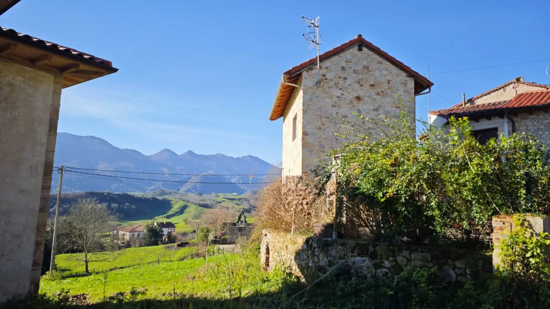 Vista exterior de Casa o chalet en venta en Llanes con Calefacción y Terraza