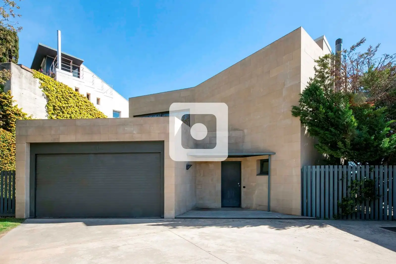 Vista exterior de Casa o xalet en venda en Barcelona amb Aire condicionat, Calefacció i Terrassa