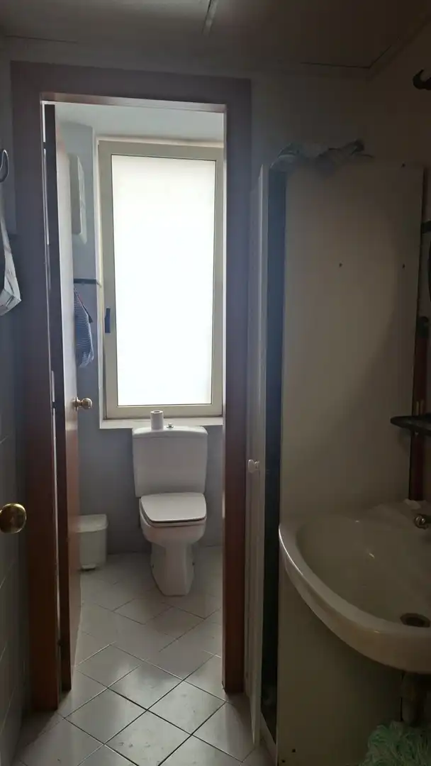 Badezimmer von Büro zum Verkauf in Reus mit Klimaanlage und Heizung