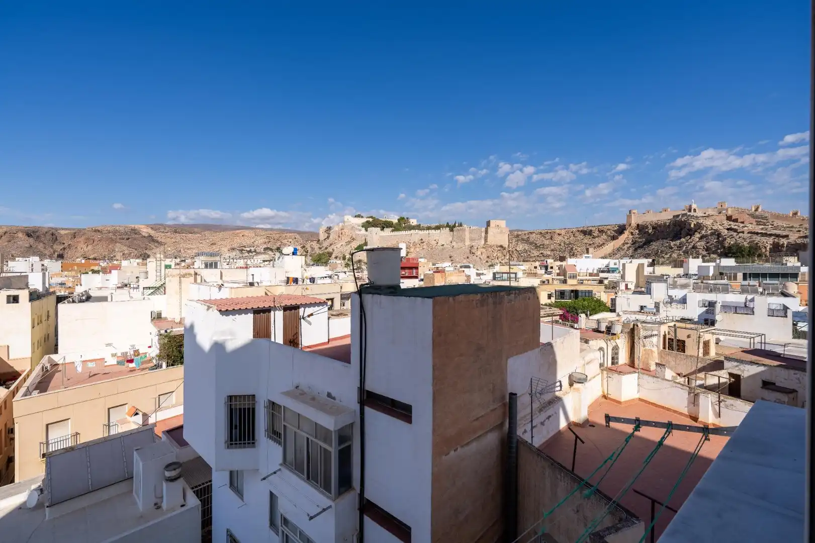 Vista exterior de Piso de alquiler en Almería con Aire acondicionado, Terraza y Amueblado