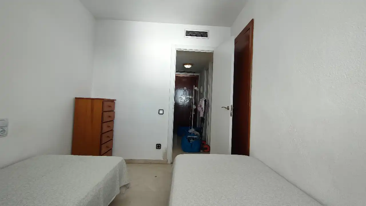 Habitación de Apartamento en venta en Benidorm con Aire acondicionado, Amueblado y Piscina comunitaria