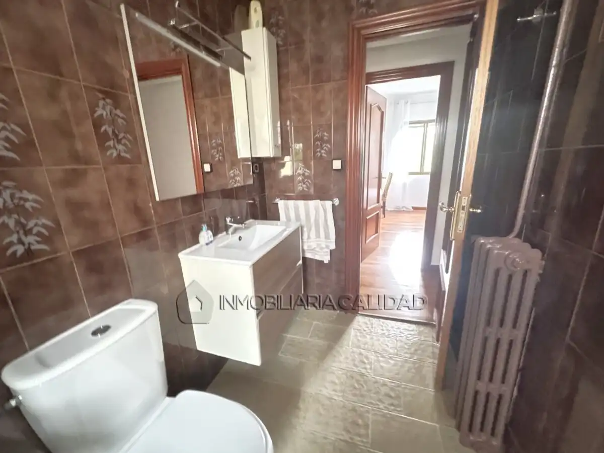 Badezimmer von Wohnung zur Miete in Burgos mit Heizung und Möbliert