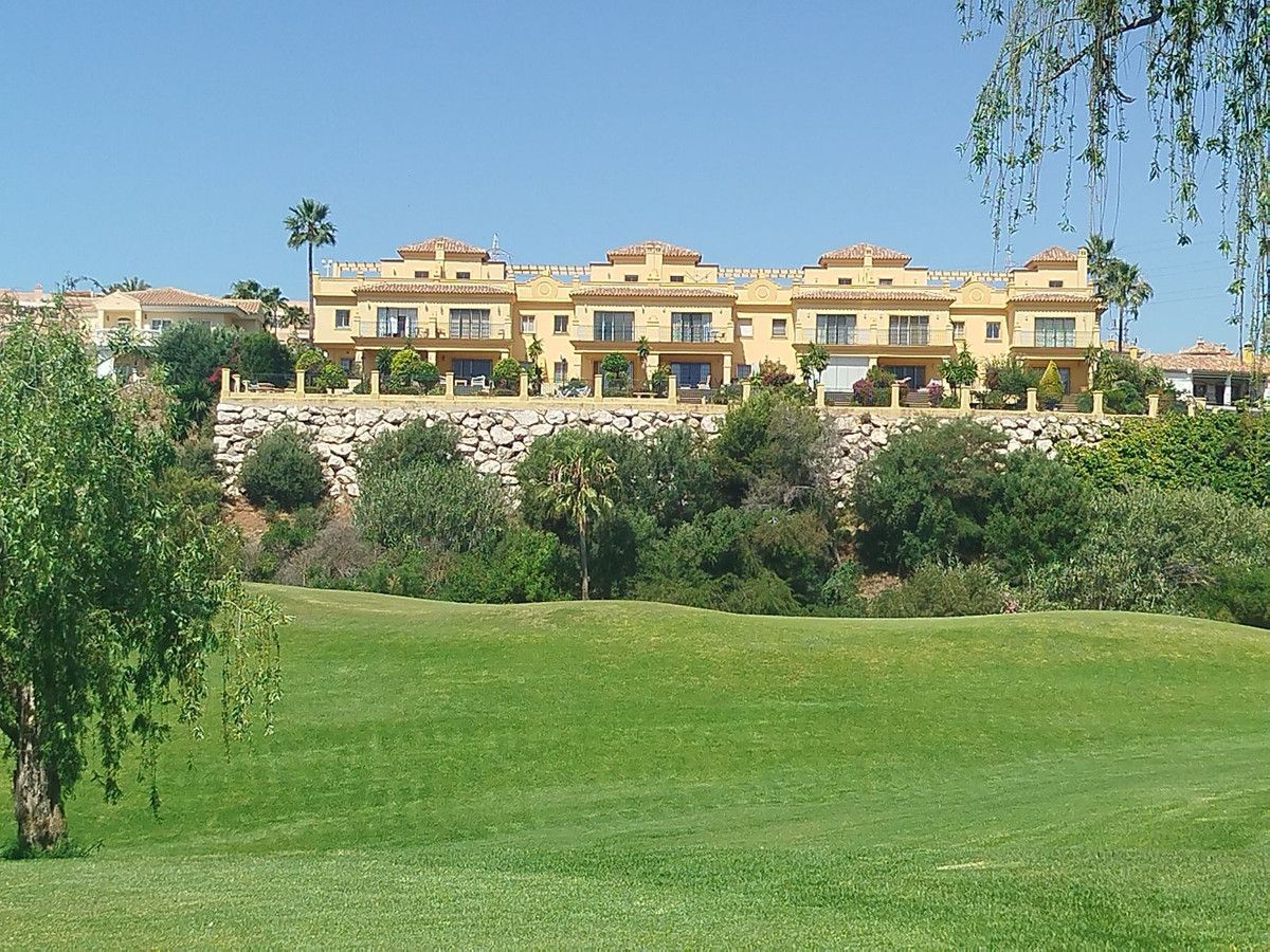 Vista exterior de Casa adosada en venda en Mijas amb Aire condicionat, Calefacció i Terrassa