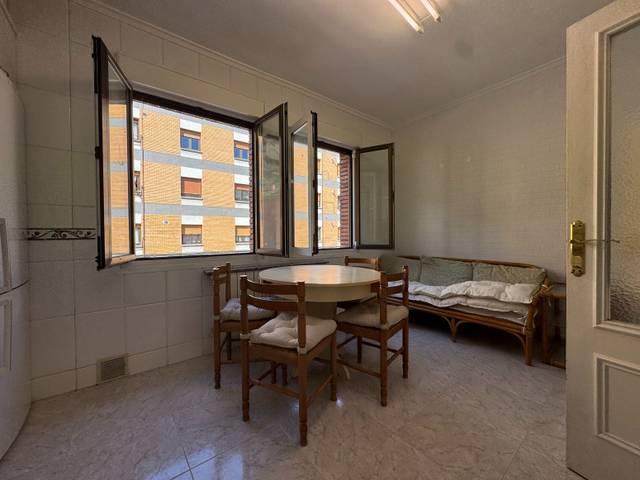 Piso en Alquiler en Moreda - BO S ISIDRO CL A, 3 en Aller