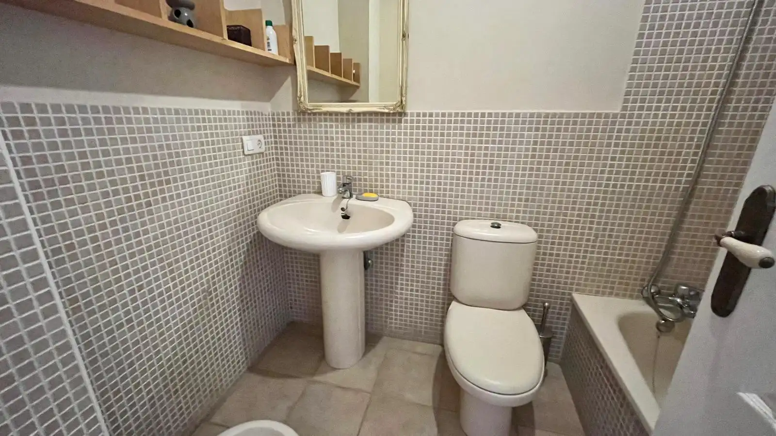 Bany de Pis en venda en Trujillo amb Aire condicionat