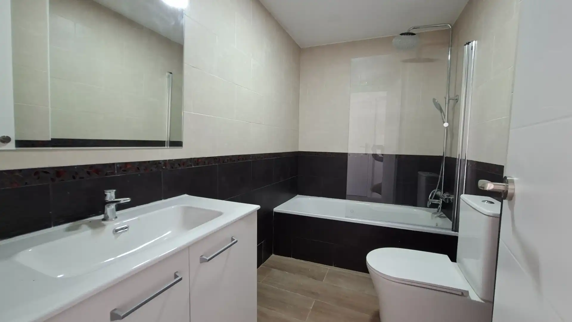 Badezimmer von Wohnung zum Verkauf in Alicante / Alacant mit Klimaanlage und Terrasse