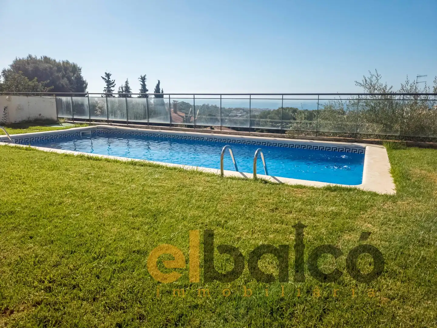 Piscina de Casa adosada en venda en Calafell amb Calefacció, Jardí privat i Parquet