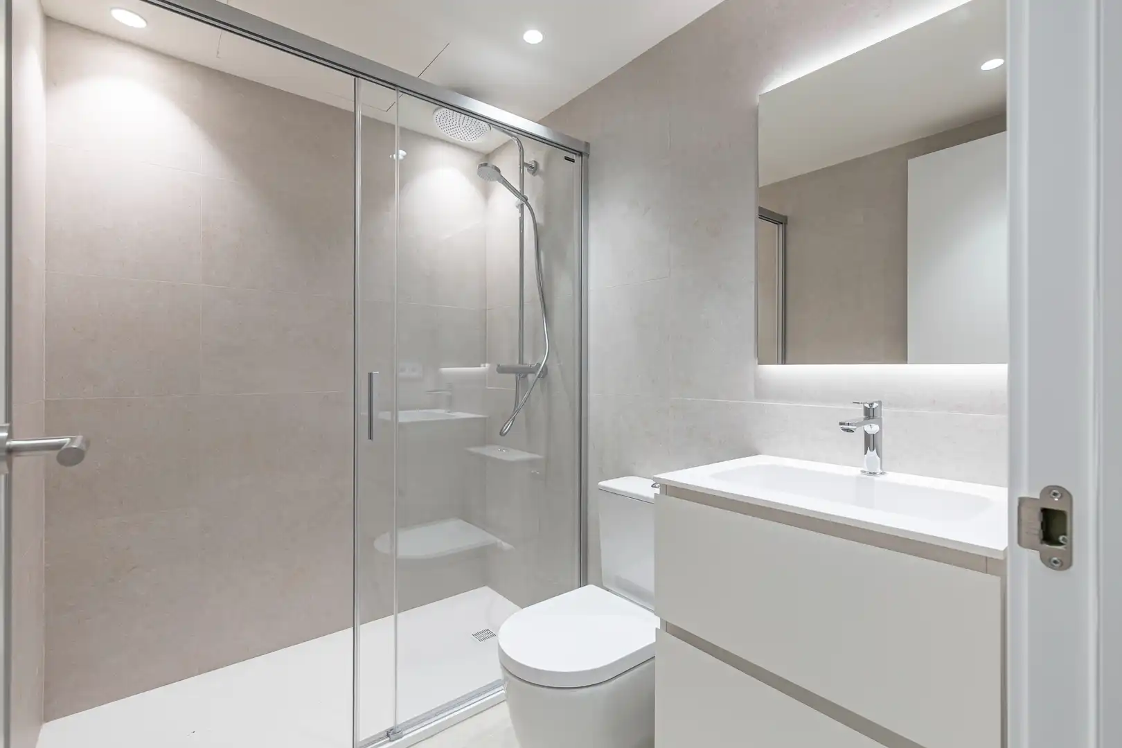 Badezimmer von Haus oder Chalet zum Verkauf in Sitges mit Klimaanlage, Heizung und Privatgarten