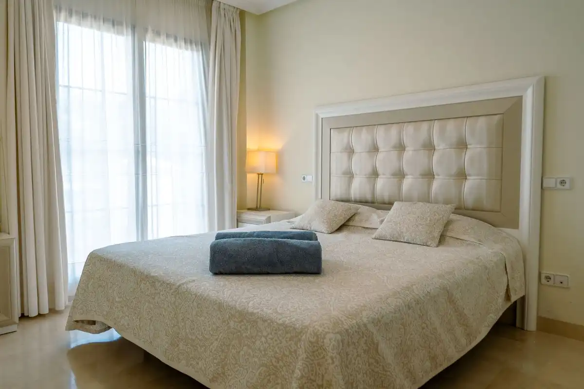 Dormitori de Apartament en venda en Benahavís amb Aire condicionat, Terrassa i Alarma