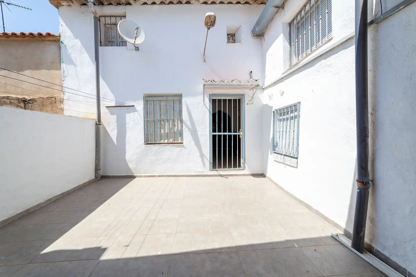 Vista exterior de Casa o xalet en venda en Venta del Moro amb Terrassa, Moblat i Rentadora