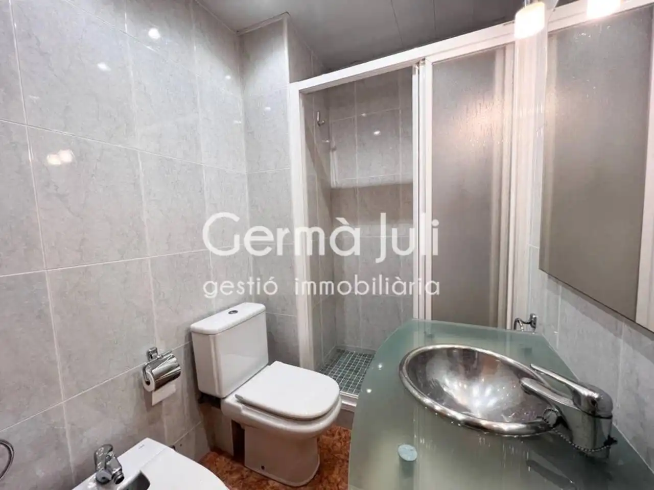Badezimmer von Wohnungen zum Verkauf in Badalona