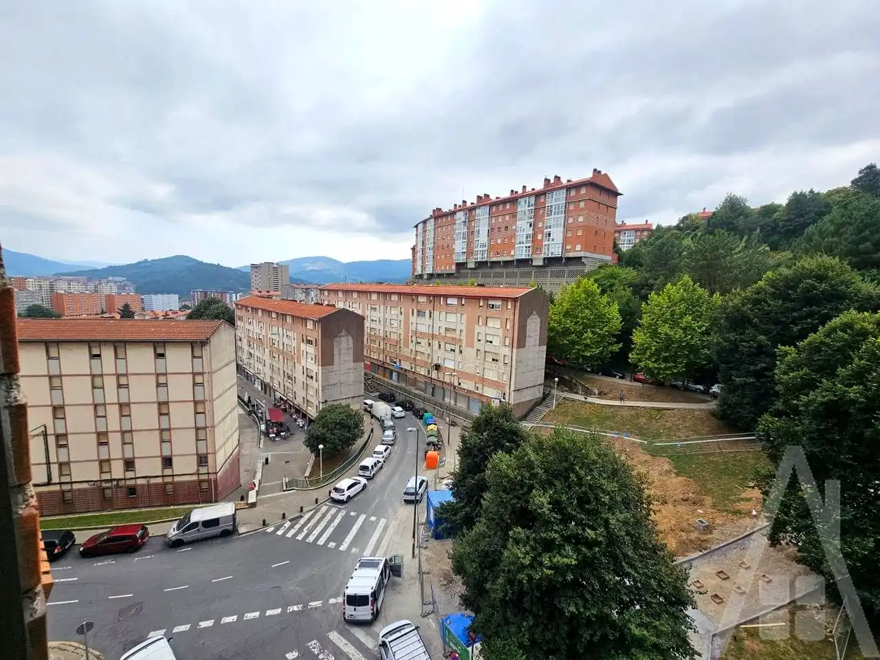 Vista exterior de Pis en venda en Bilbao  amb Calefacció, Parquet i Terrassa