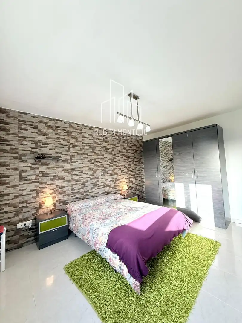 Schlafzimmer von Einfamilien-Reihenhaus zum Verkauf in Matilla de los Caños del Río mit Heizung, Privatgarten und Terrasse