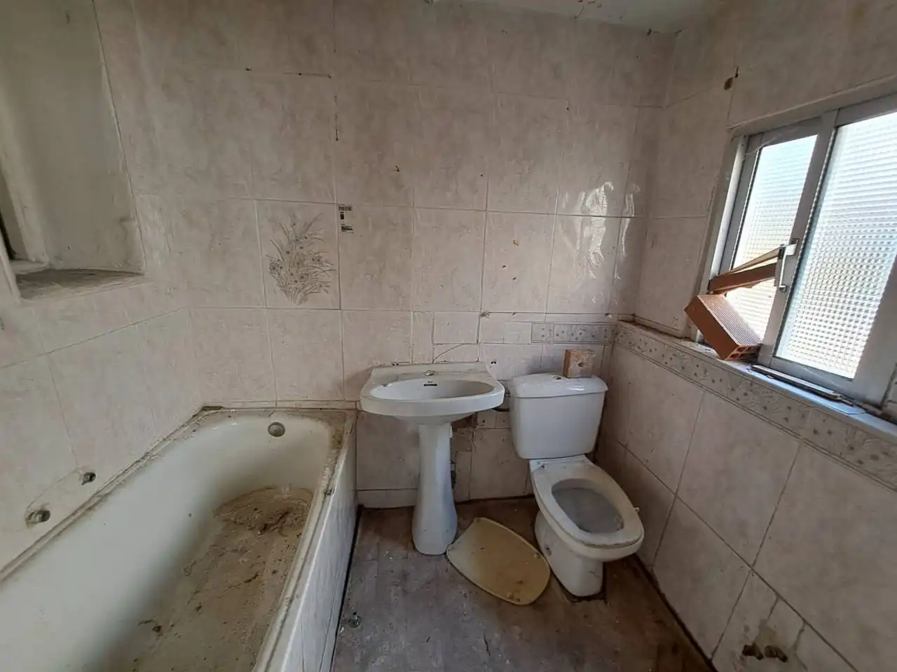 Bany de Casa o xalet en venda en Burgos amb Parquet