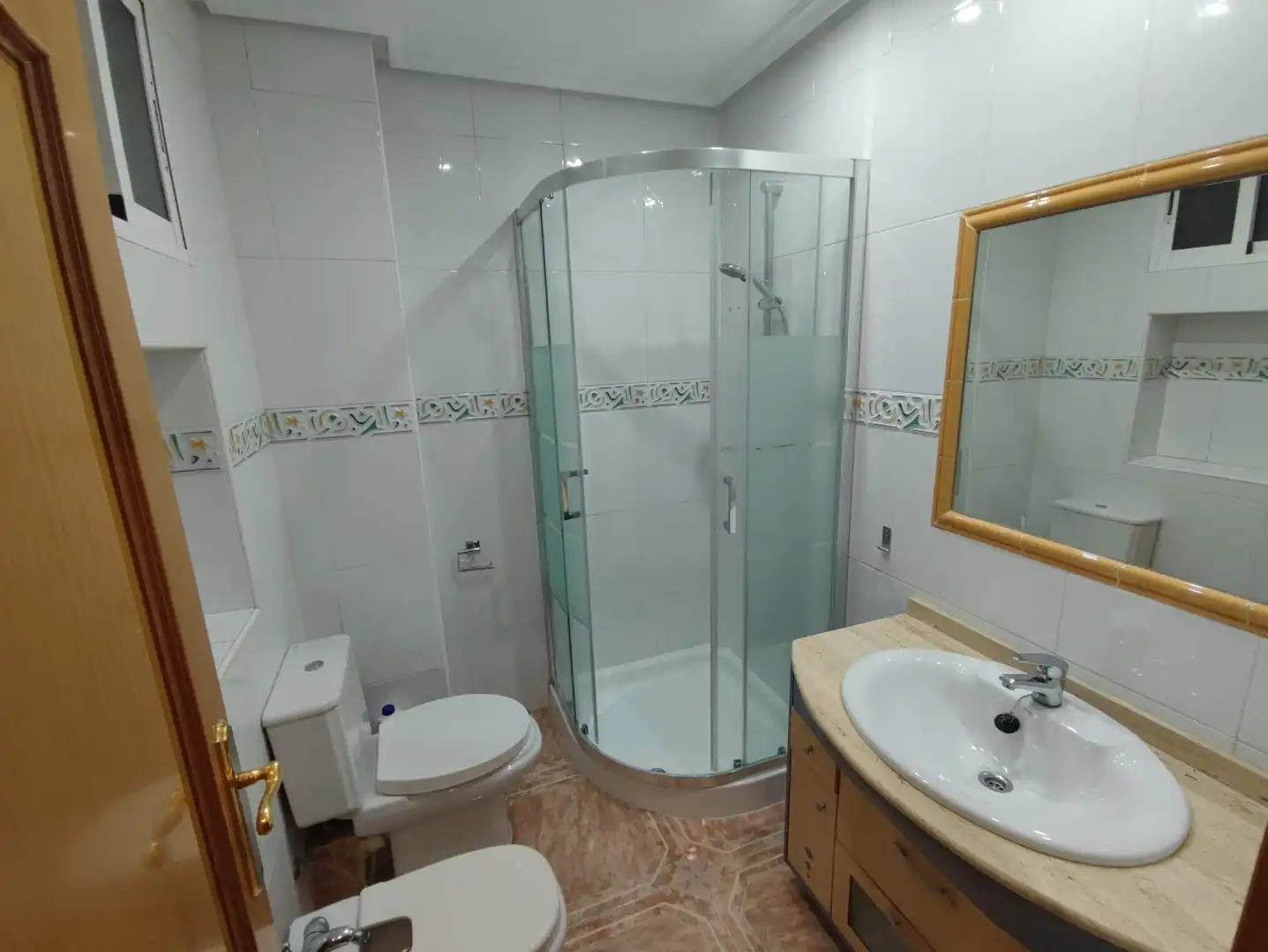 Badezimmer von Wohnungen zur Miete in Murcia mit Klimaanlage