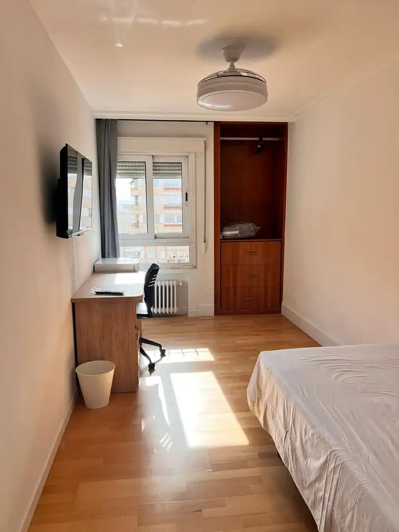 Schlafzimmer von Wohnung zur untervermieten in Murcia mit Klimaanlage, Heizung und Möbliert