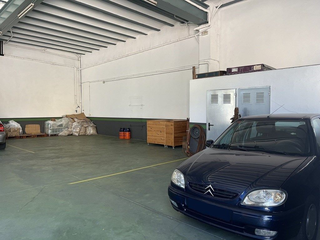 Parking of Single-family semi-detached for sale in Olot  with Air Conditioner, Heating and Terrace