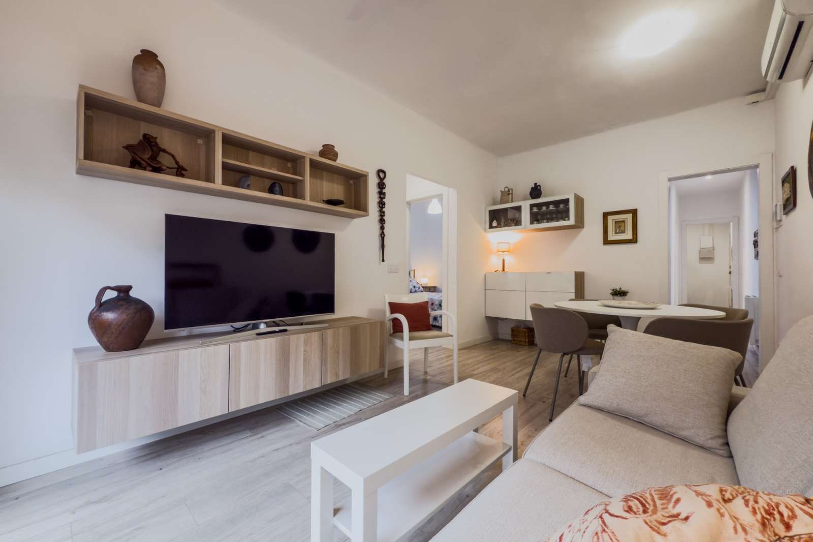 Living room of Apartment to share in  Barcelona Capital  with Air Conditioner, Heating and Terrace