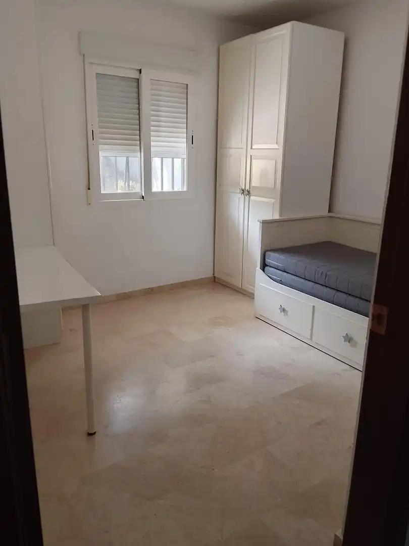 Dormitori de Casa adosada de lloguer en Córdoba amb Aire condicionat, Calefacció i Jardí privat