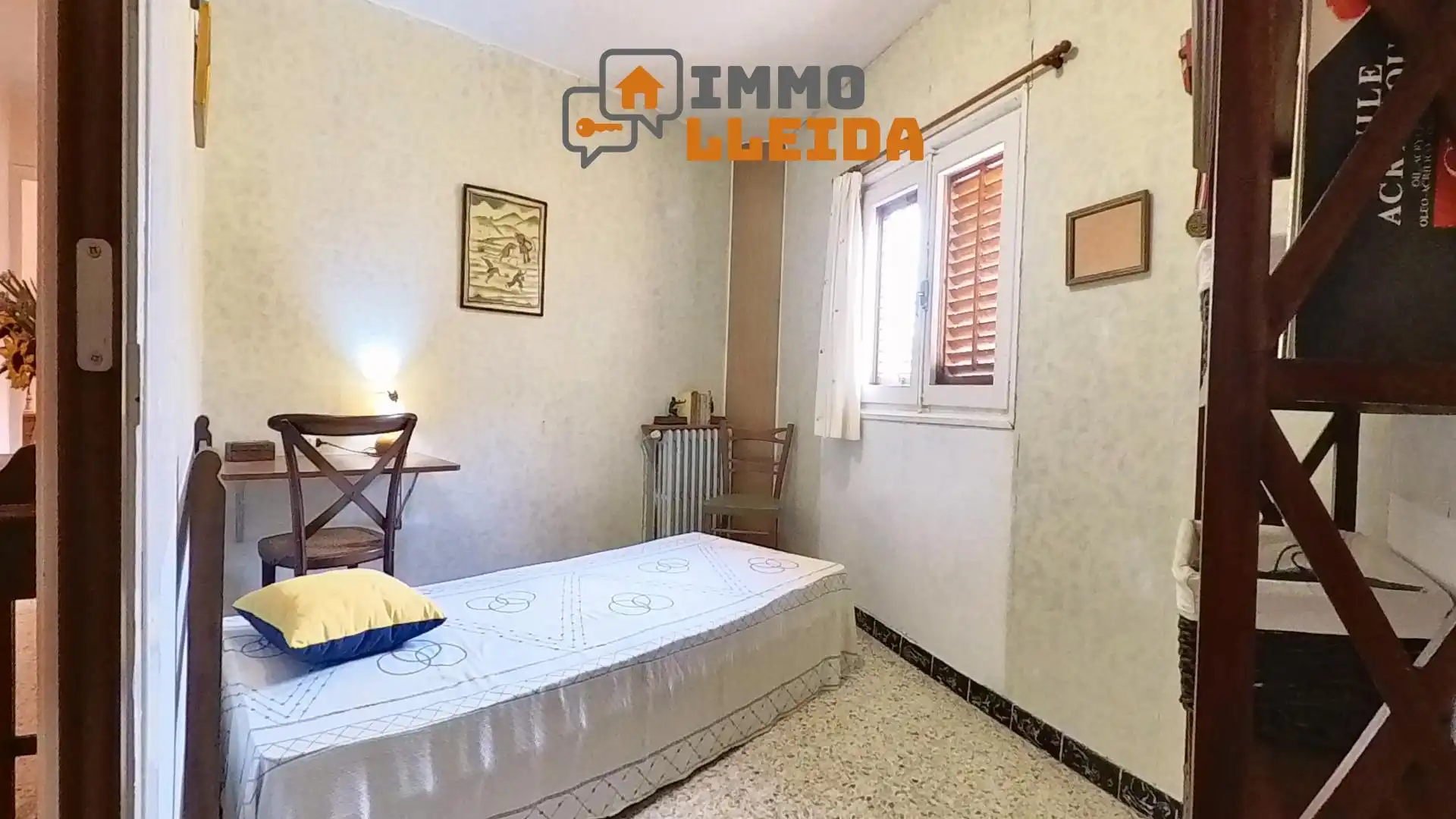 Habitación de Casa adosada en venta en Camarasa con Calefacción, Terraza y Trastero