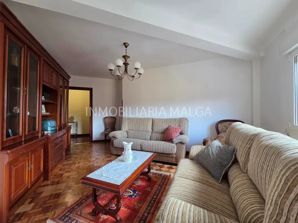 Sala de estar de Piso en venta en Colunga con Parquet y Amueblado
