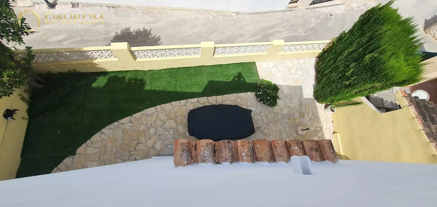 Terraced house with terrace for sale in PP.ASEGADOR Y CALISTR, imagen 3