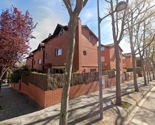 Exterior view of Single-family semi-detached to rent in Sant Cugat del Vallès  with Private garden, Terrace and Oven