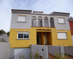 Vista exterior de Casa adosada en venda en Orihuela amb Terrassa i Balcó