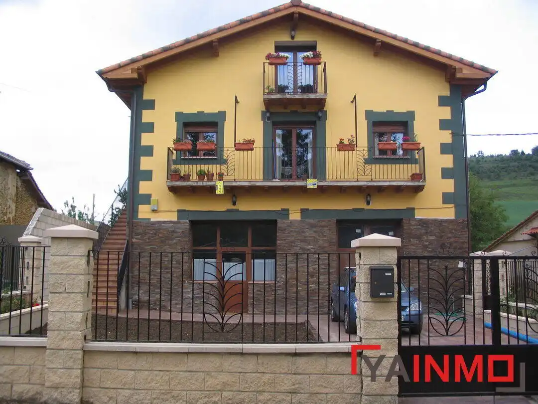 Vista exterior de Casa o chalet en venta en Condado de Treviño con Calefacción, Jardín privado y Parquet