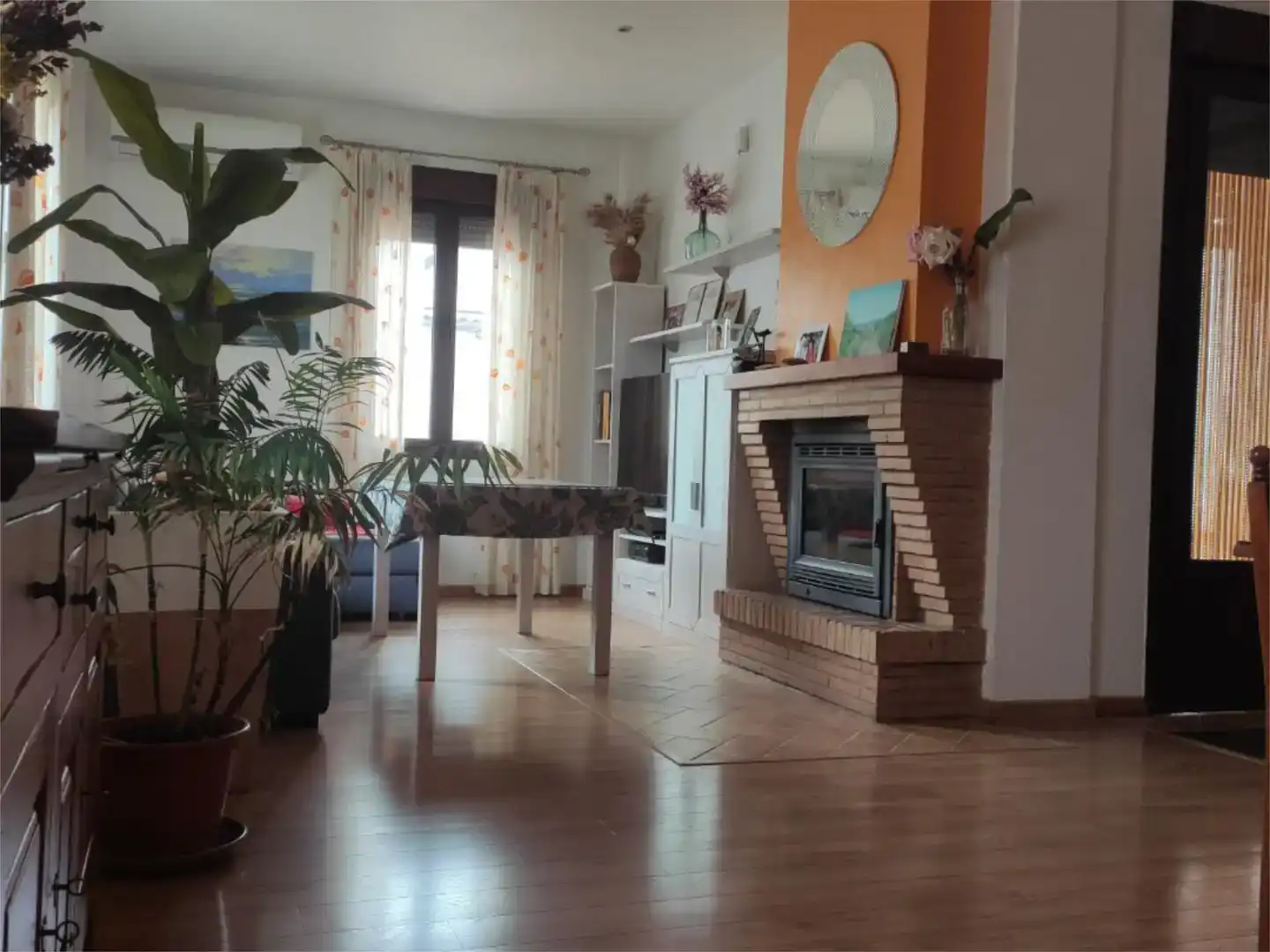 Sala d'estar de Pis en venda en Beas amb Aire condicionat, Jardí privat i Parquet