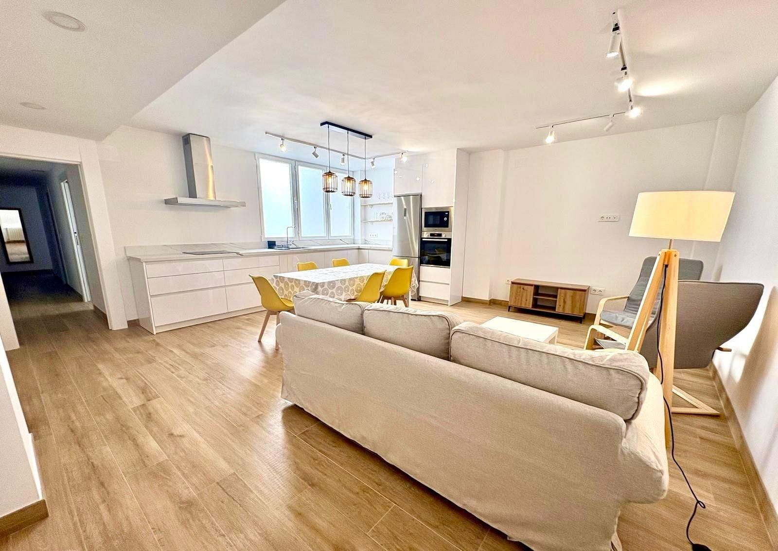 Living room of Flat to rent in  Granada Capital  with Air Conditioner, Heating and Terrace