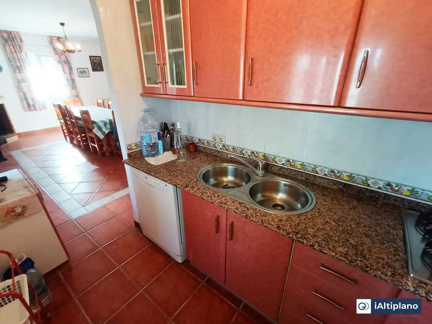 Cuina de Casa o xalet en venda en Baza amb Jardí privat, Piscina i Moblat