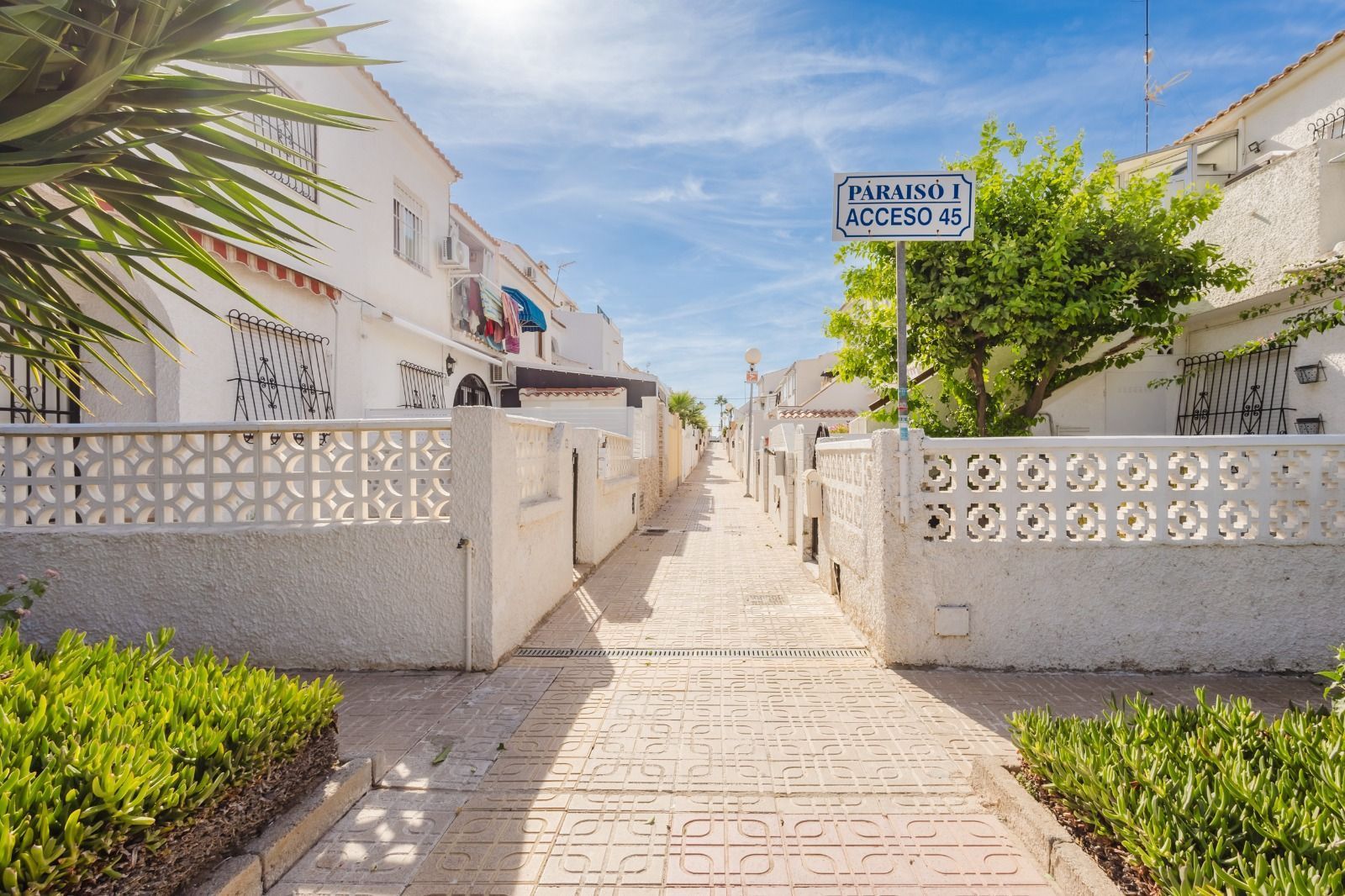 Exterior view of Duplex for sale in Torrevieja  with Air Conditioner and Private garden