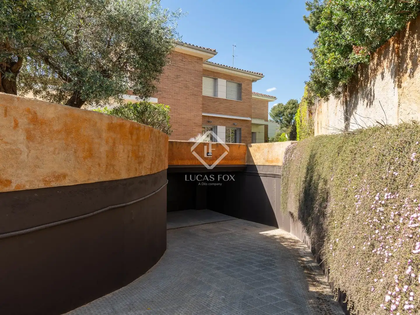 Vista exterior de Casa o xalet en venda en Castelldefels amb Aire condicionat, Calefacció i Jardí privat
